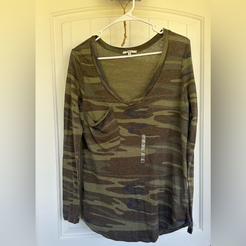 Z Supply Camo Long Sleeve Pocket Tee-Size Medium